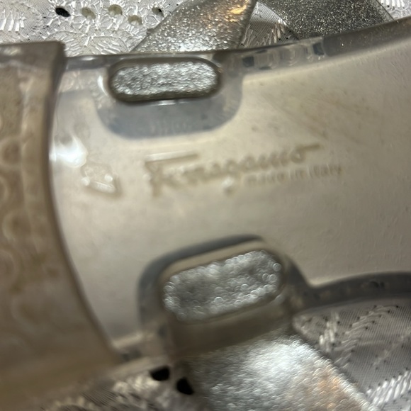 Salvatore Ferragamo Farella Silver Glitter Flip Flop Sandals 7 - Picture 7 of 7